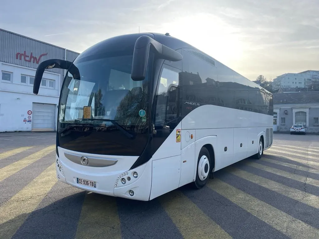 Autocar de tourisme de la flotte Kellyn Voyages